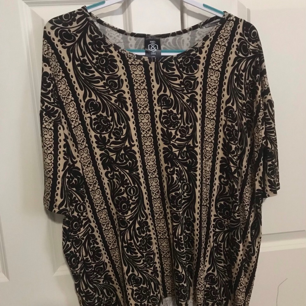 Agnes and Dora, Large shirt